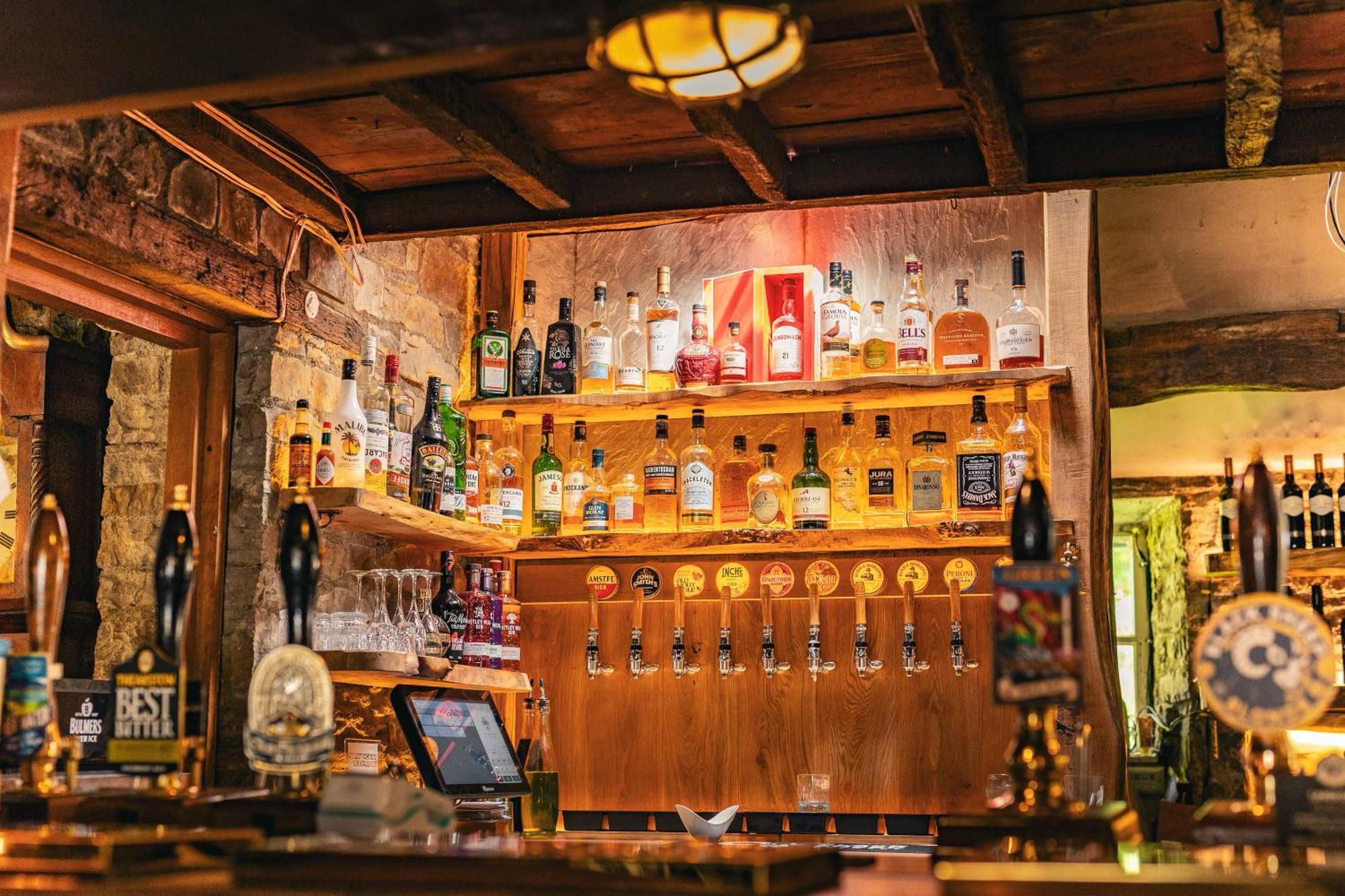 The Green Dragon At Hardraw Екстериор снимка
